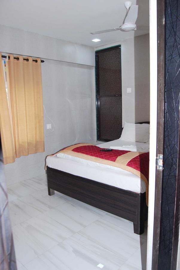 Hotel Holiday Inn Mumbai Exterior photo